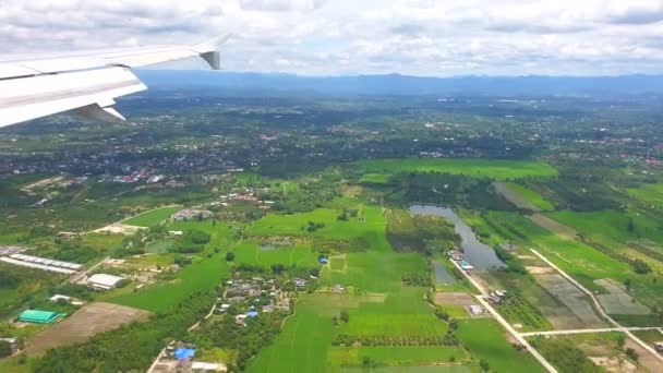 Αεροπλάνα Που Προσγειώνονται Στο Τσιάνγκ Μάι Ταϊλάνδη — Αρχείο Βίντεο