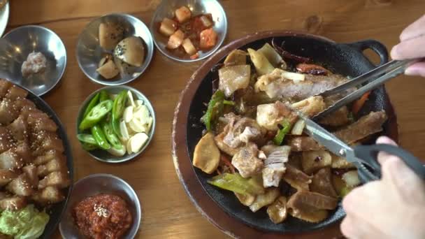 Traditional Korean Cuisine Top View Eating Pork Belly — Stock Video