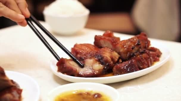 香港中国烧烤蜂蜜猪肉 — 图库视频影像