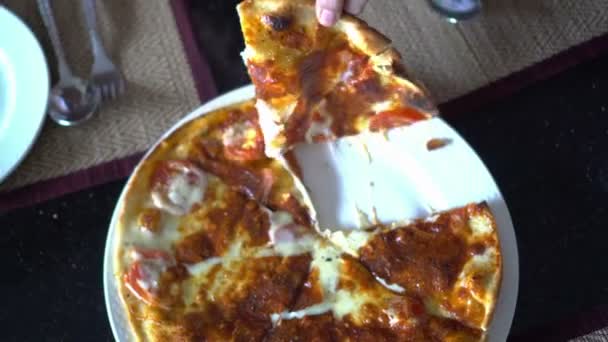 Pizza Crosta Queijo Tomate — Vídeo de Stock