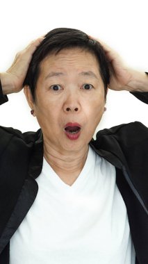 Asyalı kıdemli iş kadını stresli yüz ifadesi sorunları ele alıyor