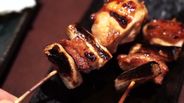 Japonský Yakitori Izakaya Kuřecí Špejle Gril Předkrm — Stock video