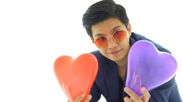 Asiático Profissional Orgulho Tomboy Lésbicas Com Terno Corações Balões Encontrar — Fotografia de Stock