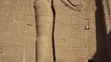 Mısır Aswan the Temple hiyeroglif ve Tanrı oymalı güzel tarihi sanat