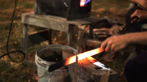 Blacksmith Making Hitting Sword Handmade Traditional Craftmanship Show Event — Stock Photo, Image