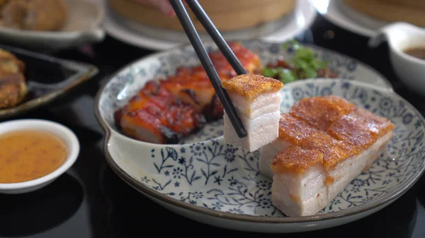 Chopsticks Comer Mel Churrasco Porco Crocante Hong Kong Cantonês Cozinha — Fotografia de Stock