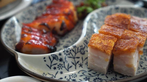 Chopsticks Comer Mel Churrasco Porco Crocante Hong Kong Cantonês Cozinha — Fotografia de Stock