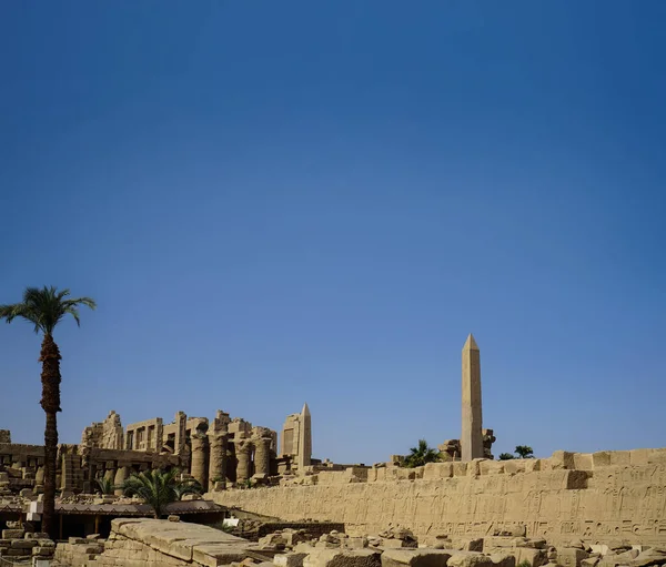 Wielki Obelisk Pomnik Świątyni Karnak Luxor Egipt Punkt Orientacyjny Dla — Zdjęcie stockowe