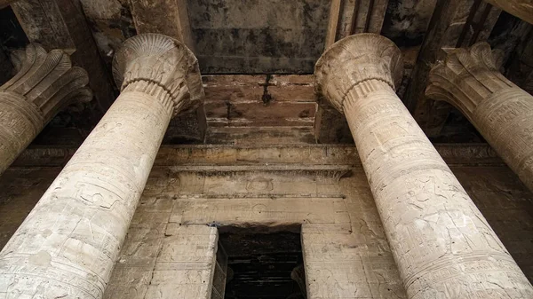 Horus Κολώνες Ναό Λεπτομέρεια Όμορφη Ιερογλυφική Edfu Ναός Αίγυπτος Ορόσημο — Φωτογραφία Αρχείου