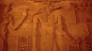 Sobek Timsah Tanrısı Nil nehri kıyısındaki Kom Ombo hiyeroglifinin tapınağı