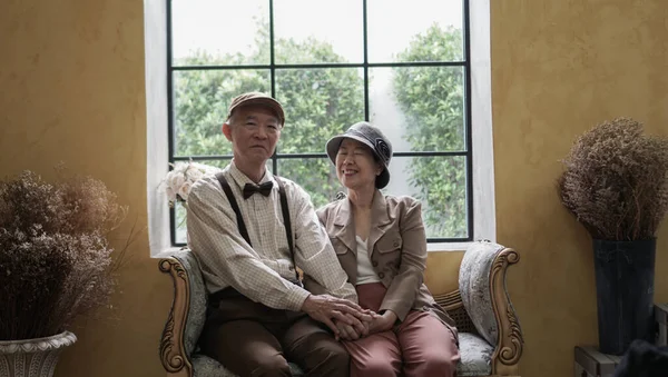 Vintage Retro Klassieke Jurk Aziatische Senior Oudere Paar Nemen Van — Stockfoto