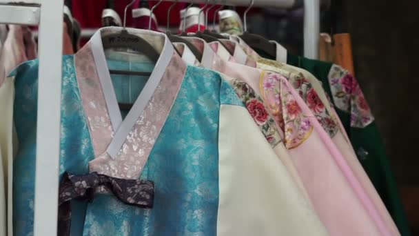 Hanbok Vestidos Tradicionais Coreanos Coloridos Para Aluguel Turístico Bukchon Seul — Vídeo de Stock