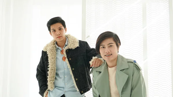Dois Asiático Mulher Elegante Com Inverno Vestido Moda Temporada Jaqueta — Fotografia de Stock
