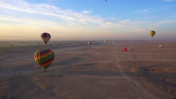 Vídeo Aéreo Movimiento Caballo Globo Aerostático Sobre Luxor Egipto Valle — Vídeos de Stock