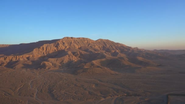 埃及卢克索乘坐热气球飞越国王的山谷日出空中观看视频运动 — 图库视频影像