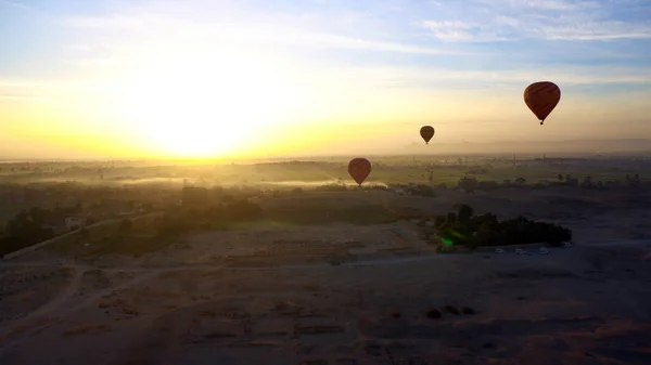 Vídeo Aéreo Movimiento Caballo Globo Aerostático Sobre Luxor Egipto Valle —  Fotos de Stock