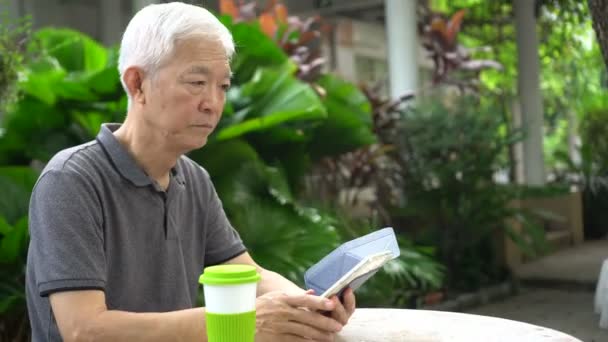 Asian Elder Senior Man Cough While Using Tablet Outdoor Sickness — Stock Video