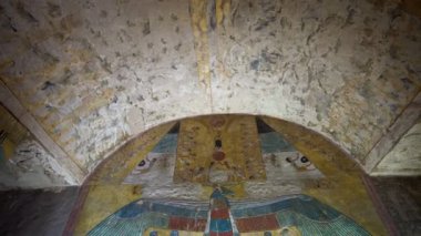 Krallar Vadisi Tausert Mezarı ve Setnakht İllüstrasyon ve hiyeroglifler lahitin mavi ve sarı renkleri