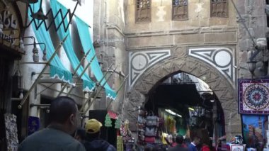 Kahire, Mısır 14 Aralık 2019 Han pazar pazarı turist alışverişi için tarihi mimari kaynak