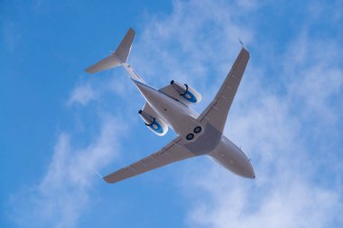 Novosibirsk, Rusya - 27 Nisan 2018: Bombardier Cl-600-2b16 Challenger 604 Arkasair kalkıştan Tolmachevo Uluslararası Havaalanı'ndan sonra.
