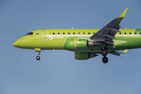 Novosibirsk Oroszország 2018 Február Embraer 170 100Su Bya Airlines Nemzetközi — Stock Fotó