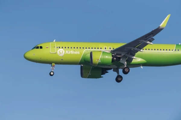 Nowosybirsk Rosja Lutego 2018 Airbus A320 271N Bcr Airlines Podejścia — Zdjęcie stockowe