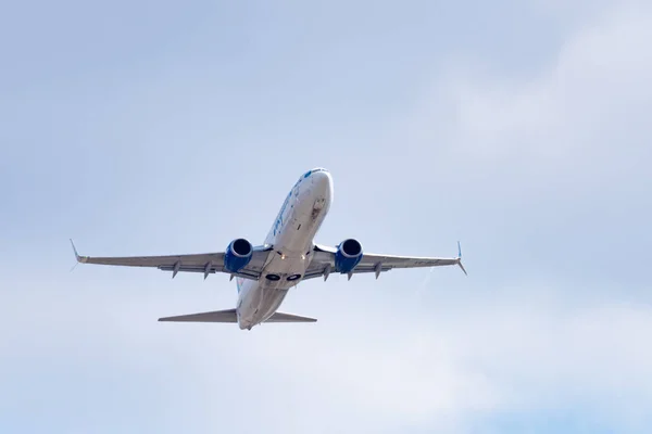 Νοβοσιμπίρσκ Ρωσία Απριλίου 2018 Boeing 737 86N Biz Yakutia Αεροπορικές — Φωτογραφία Αρχείου