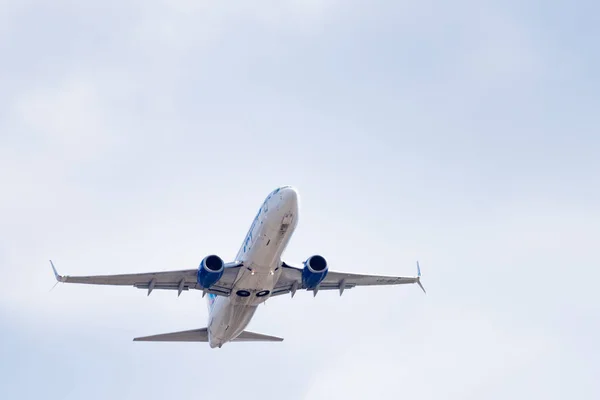 Νοβοσιμπίρσκ Ρωσία Απριλίου 2018 Boeing 737 86N Biz Yakutia Αεροπορικές — Φωτογραφία Αρχείου