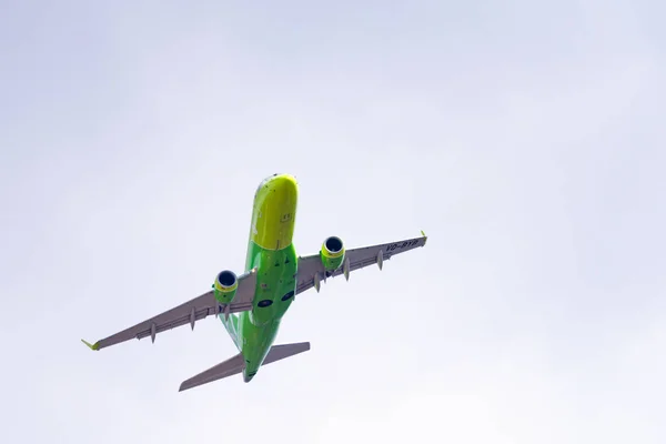 Novosibirsk Russia April 2018 Embraer 170 100Su Byb Airlines Takeoff — Stock Photo, Image