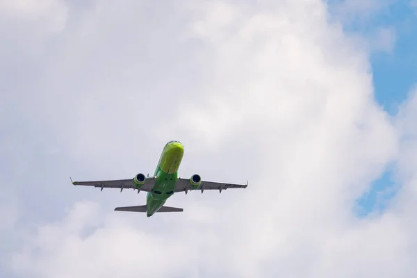 Novosibirsk Russia April 2018 Embraer 170 100Su Bya Airlines Takeoff — Stock Photo, Image