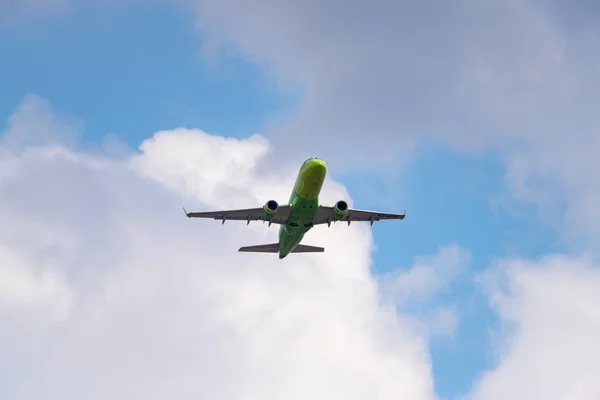 Novosibirsk Russia April 2018 Embraer 170 100Su Bya Airlines Takeoff — Stock Photo, Image