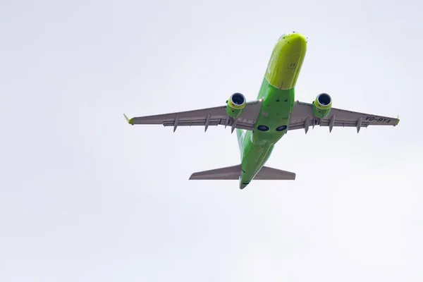 Novosibirsk Russia April 2018 Embraer 170 100Su Bya Airlines Takeoff — Stock Photo, Image