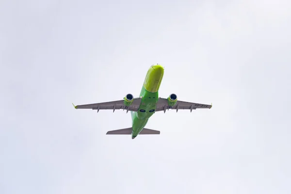 Novosibirsk Russia April 2018 Embraer 170 100Su Bya Airlines Takeoff — Stock Photo, Image