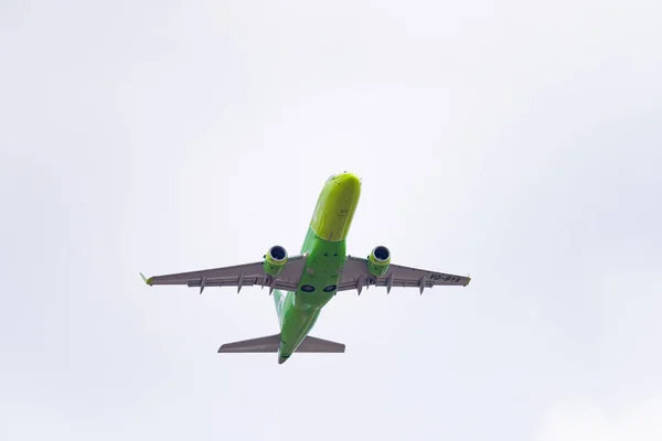 Novosibirsk Russia April 2018 Embraer 170 100Su Bya Airlines Takeoff — Stock Photo, Image