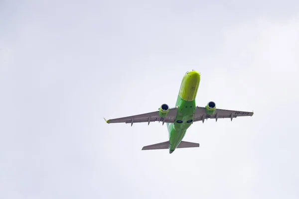 Novosibirsk Russia April 2018 Embraer 170 100Su Bya Airlines Takeoff — Stock Photo, Image