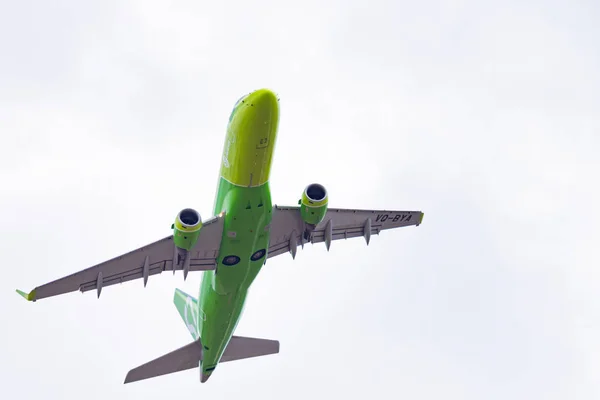 Novosibirsk Russia April 2018 Embraer 170 100Su Bya Airlines Takeoff — Stock Photo, Image