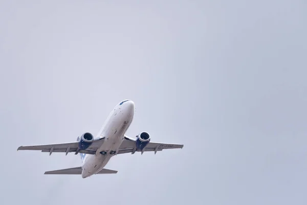 Νοβοσιμπίρσκ Ρωσία Απριλίου 2018 Boeing 737 37015 Avia Κυκλοφορίας Εταιρεία — Φωτογραφία Αρχείου