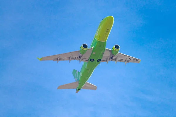 Novosibirsk Rusia Mayo 2018 Embraer 170 100Su Bym Airlines Takeoff —  Fotos de Stock