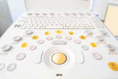 Sensörleri ile modern ultrasonik cihaz