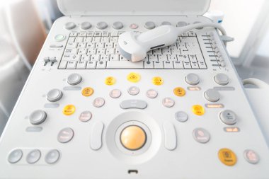 Sensörleri ile modern ultrasonik cihaz