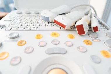 Sensörleri ile modern ultrasonik cihaz