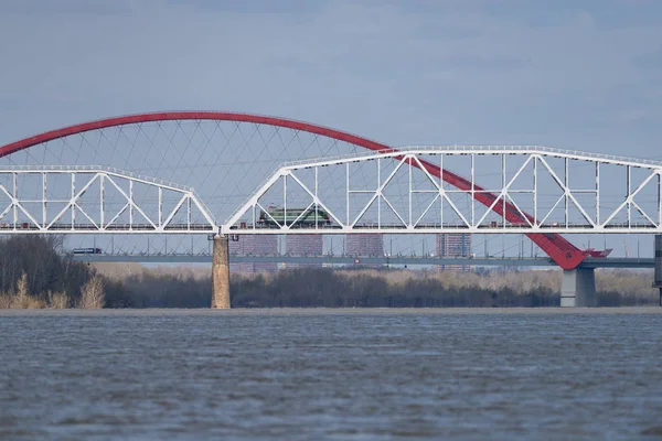 Trem Viaja Longo Ponte Ferroviária Outro Lado Rio — Fotografia de Stock