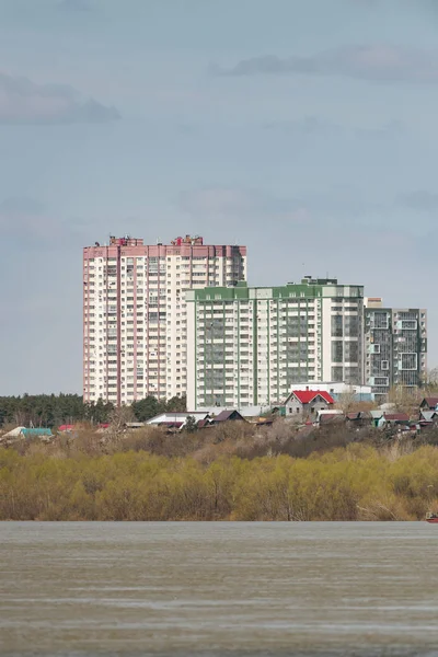 High Rise Apartment Houses River Bank — Stock Photo, Image