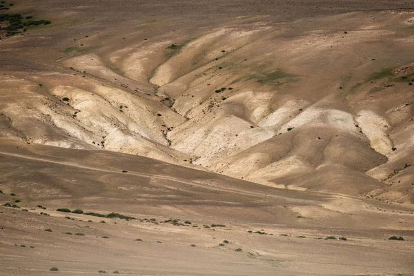 正常角度是阿尔泰山景观 长焦距镜头从远处拍摄 — 图库照片