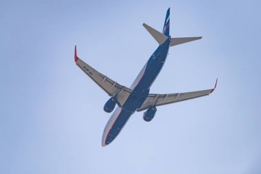 Novosibirsk, Rusya - 2 Mayıs 2018: Boeing 737-8lj Vp-Bfb Aeroflot yaklaşımlar iniş uluslararası havaalanında Tolmachevo için.
