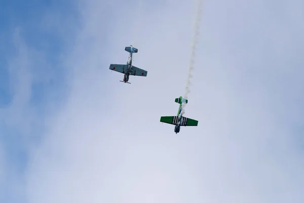 Novosibirsk Rusia Agosto 2018 Dos Aviones Yak Realizan Programa Exhibición —  Fotos de Stock