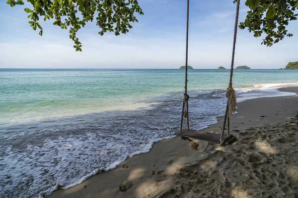 Paradise Острові Чанг Гойдалка Мотузку Гілці Дерева Lonely Пляжу Вид — стокове фото