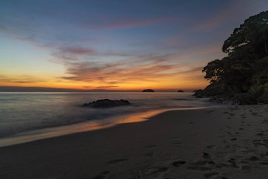 Ko Chang adasında güzel gün batımı, Lonely Beach, Thaila