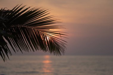 Koh Chang adasında güzel gün batımı.