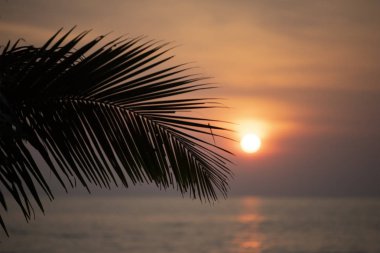 Koh Chang adasında güzel gün batımı.